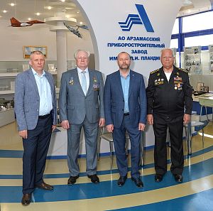 Визит на предприятие командира крейсера «Слава» с 1984 по 1988 год Виктора Крикунова